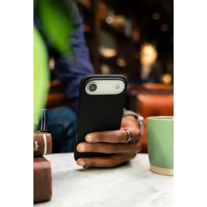 Moov SoftTouch Case with MagSafe for iPhone Air - Black - Oraxxi